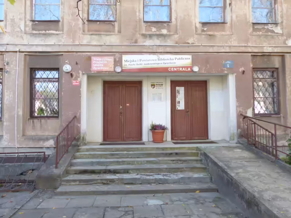 Wejście do centrali biblioteki