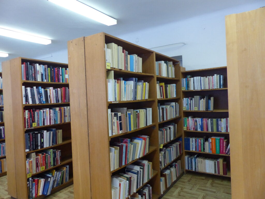 Regał Mostowa