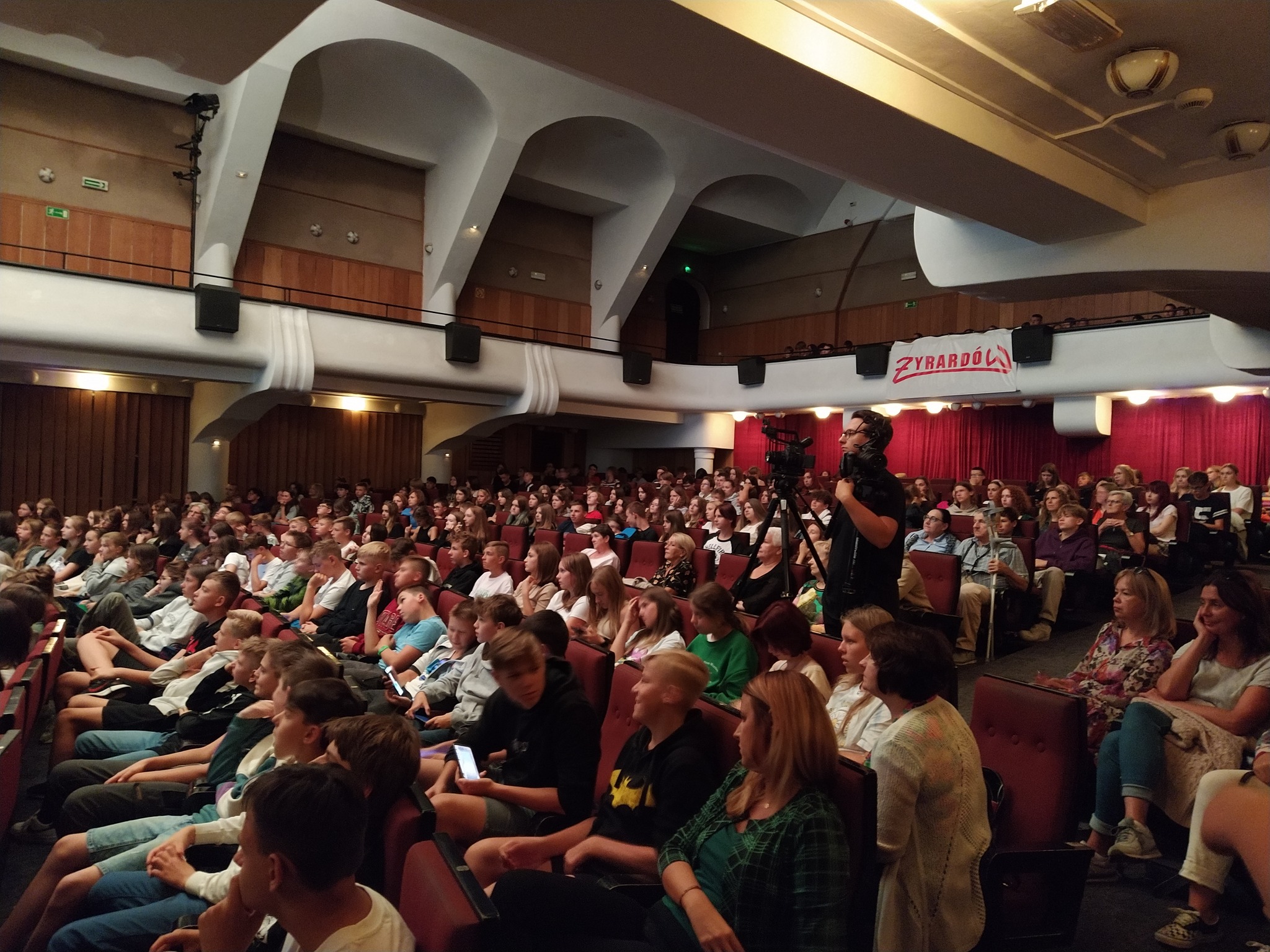 Sala kina Len w Żyrardowie podczas NArodowego Czytania 2023