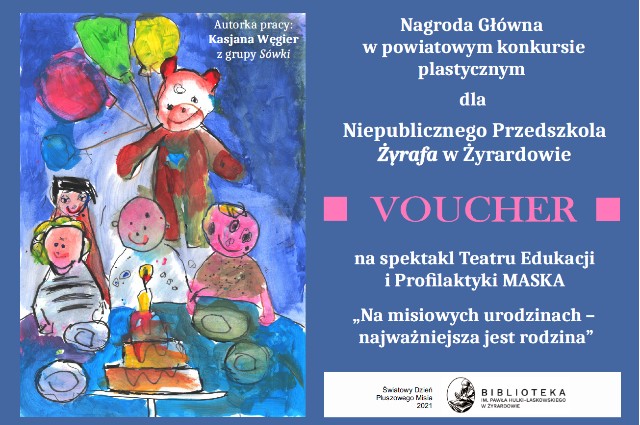 voucher na przedstawienie dla przedszkolaków, niebieskie tło, obrazek namalowany przez dziecko z misiami siedzącymi przy stole, tekst na niebieskim tle